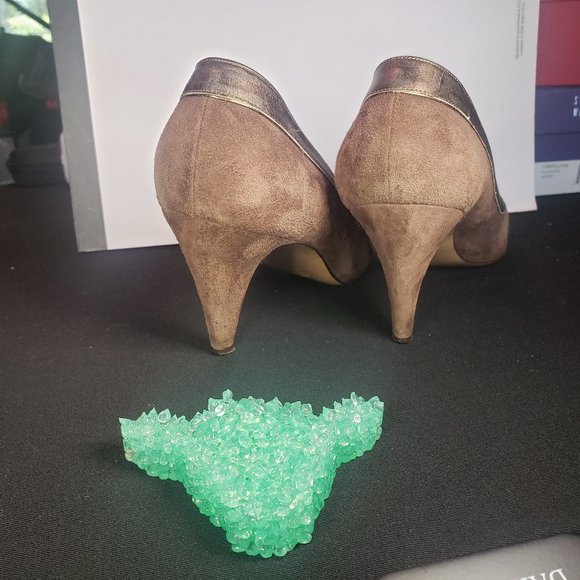 Classic David Evins Brown Suede pump with Bronze trim Size 7.5 B - Picture 6 of 6